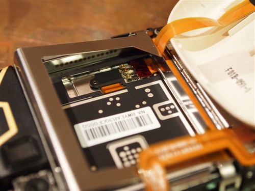 hp veer_惠普Veer 4G拆机图 手机内部做工精细