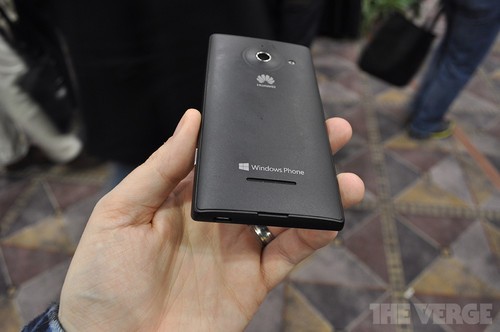 华为Ascend W1中端WP8低调露面 视频上手 