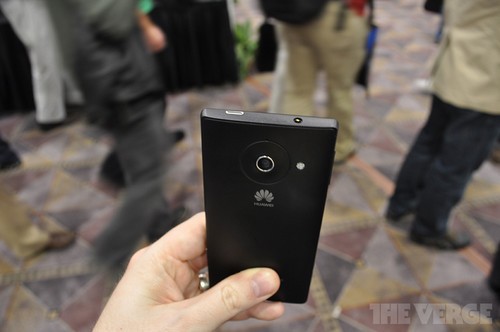 华为Ascend W1中端WP8低调露面 视频上手 