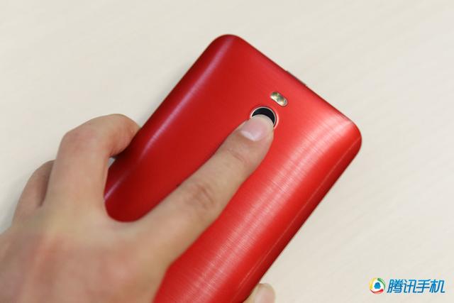 华硕ZenFone 2评测:有突破,也有不足