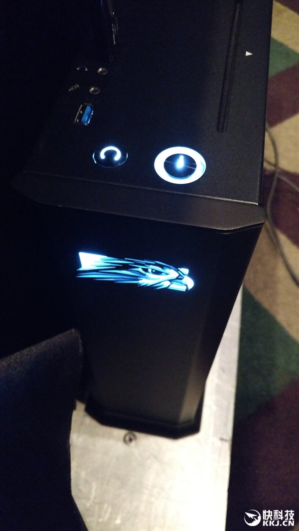 AMD大秀双芯卡皇：VR虚拟现实就靠它了！