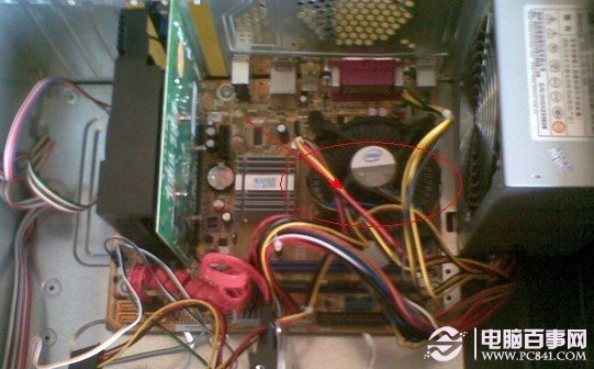机箱内部线路过于凌乱,容易碰到风扇产生噪音