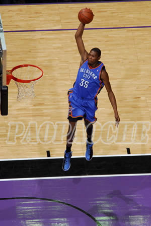 iphone2k13怎么扣篮 nba 2k13 ios版扣篮方法