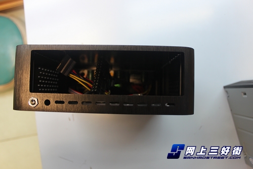 全铝拉丝小箱！立人Q8机箱到货三好街