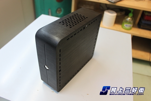 全铝拉丝小箱！立人Q8机箱到货三好街