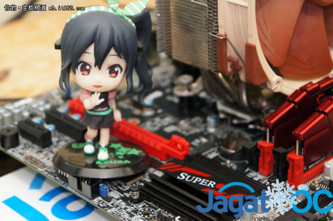 超微主板逆天，Skylake i3可超外频