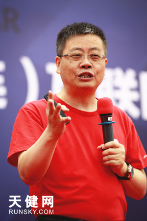 栾润峰来连论道＂互联网+＂移动互联已无处不在