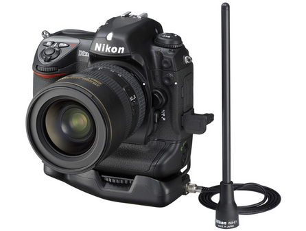 装上了WI-FI装置的尼康D2Xs 