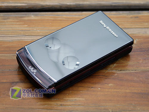 时尚镜面翻盖新机 索尼爱立信W980i评测 