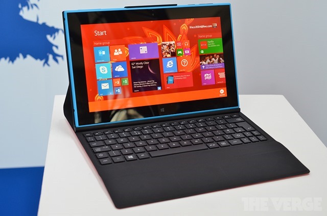 诺基亚发布其首款 Windows RT 8.1 平板 Lumia 2520