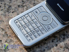 绝美日系滑盖手机 夏普8010c跌至2150元 