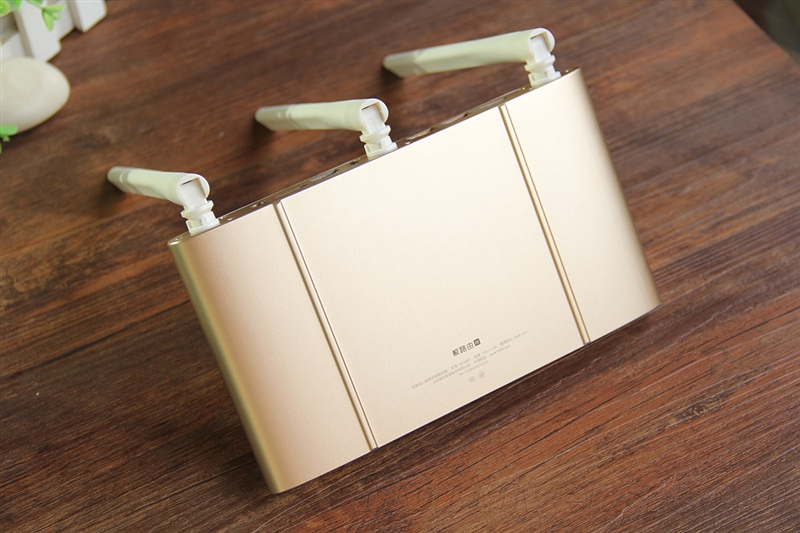 真·3天线/信号超强 299元极路由3评测