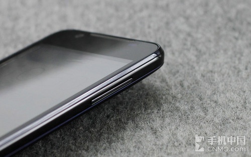 4.5英寸IPS屏双核 千元级中兴V955评测 