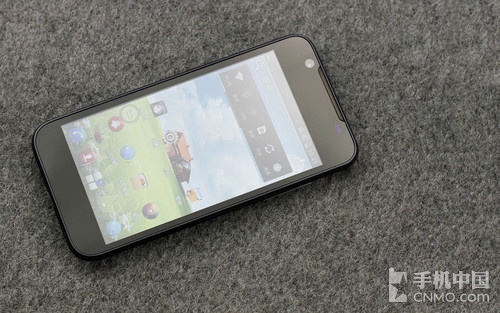 4.5英寸IPS屏双核 千元级中兴V955评测 