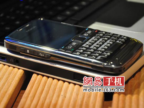 nokia booklet 3g_诺基亚笔记本电脑_androrat