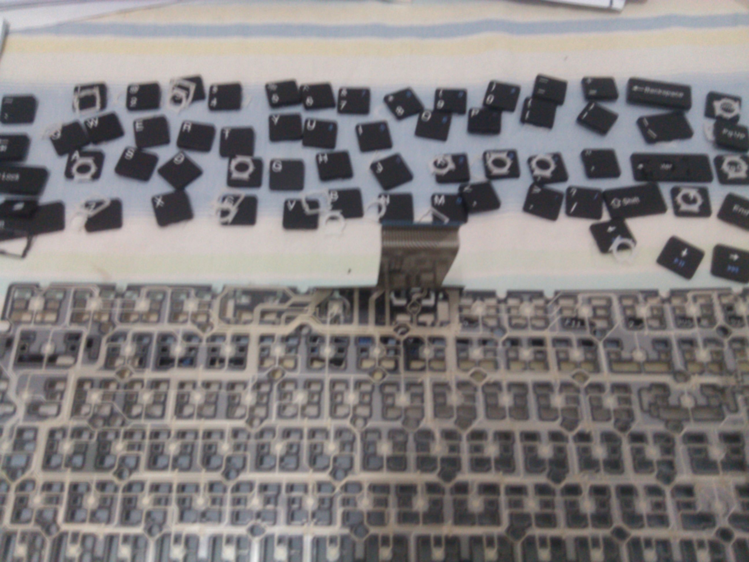 笔记本键盘进水_笔记本键盘进水了后果_电脑键盘失灵