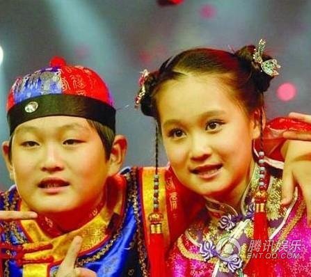 赵本山龙凤胎。