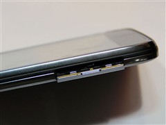 堪称手机艺术品 摩托罗拉MT917初体验 