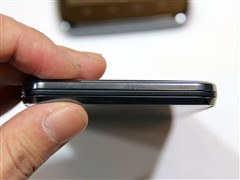 堪称手机艺术品 摩托罗拉MT917初体验 