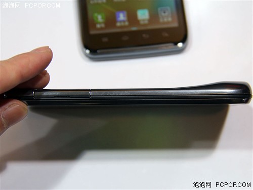 堪称手机艺术品 摩托罗拉MT917初体验 