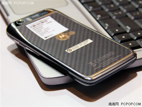 堪称手机艺术品 摩托罗拉MT917初体验 