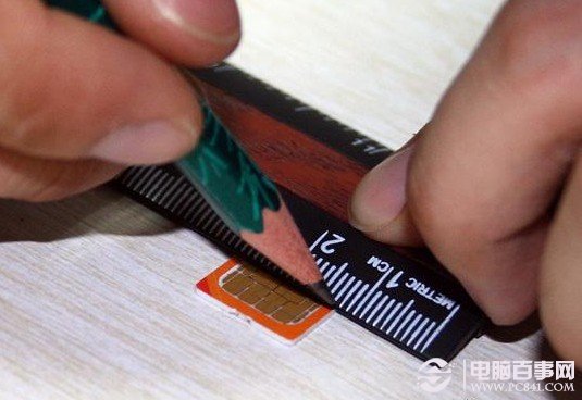 联通换nano卡?没有剪卡器怎么剪卡?iPhone手机如何剪卡 iPhone4s剪卡教程