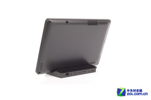 神舟A10平板电脑底座拥有众多接口(点击可放大)