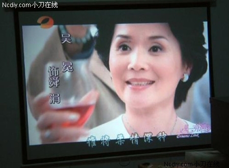 投影电视对眼睛好吗?投影仪 投影机?真的很划算，今年流行用投影仪看电视