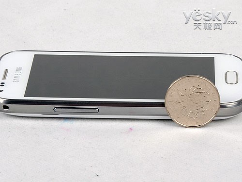 图为：三星 GT-S7562 手机