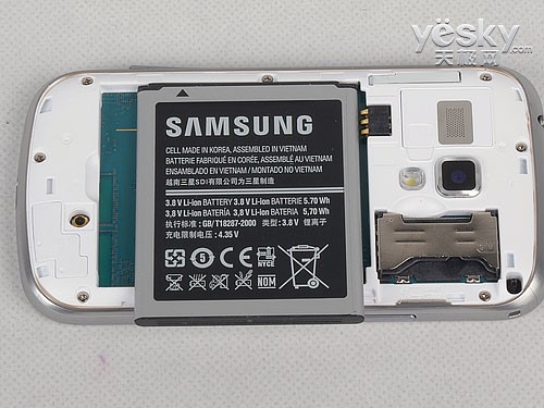 图为：三星 GT-S7562 手机