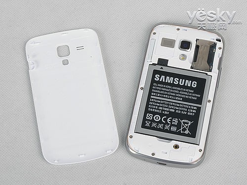 图为：三星 GT-S7562 手机