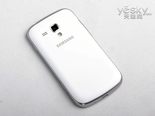 图为：三星 GT-S7562 手机