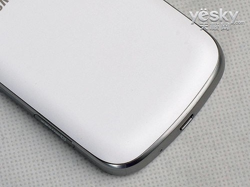 图为：三星 GT-S7562 手机