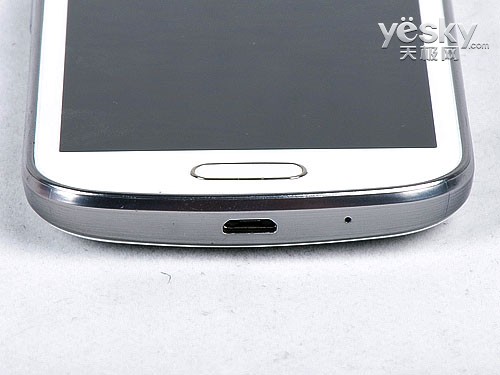 图为：三星 GT-S7562 手机