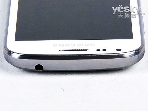 图为：三星 GT-S7562 手机