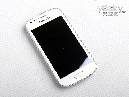 图为：三星 GT-S7562 手机