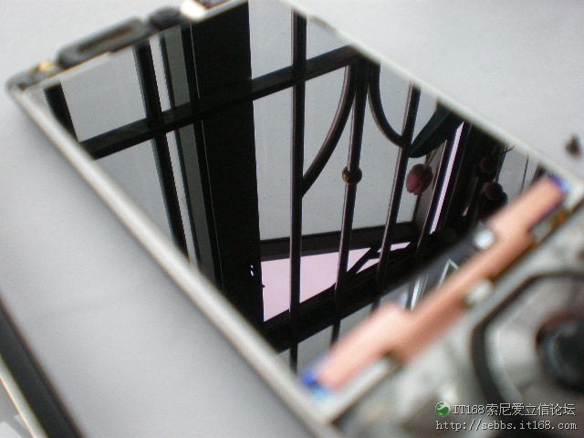 w995拆机?w995扬声器?索爱w995wifi?转 索尼爱立信 W995 详细 讲解 实机 实拍 拆解图