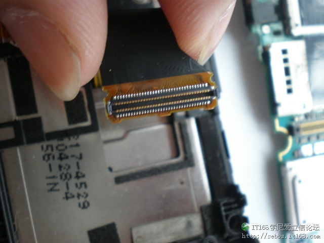 w995拆机?w995扬声器?索爱w995wifi?转 索尼爱立信 W995 详细 讲解 实机 实拍 拆解图