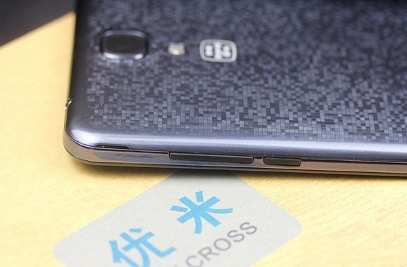 优米大红牛手机外观细节