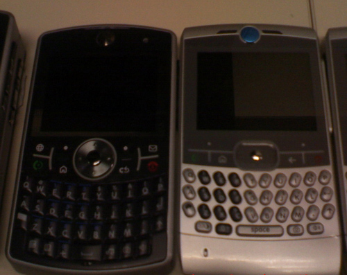 黑色锋芒MOTO第二代超薄智能机MOTOQ2