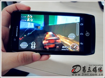 MOTO手机: 更大更强更智能 从MOTO锋芒V看智能机未来