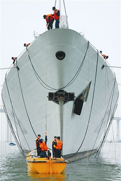 吓！新驱竟遭人五花大绑