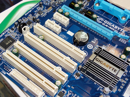 太实惠了 技嘉NF520配2G内存才卖499元 