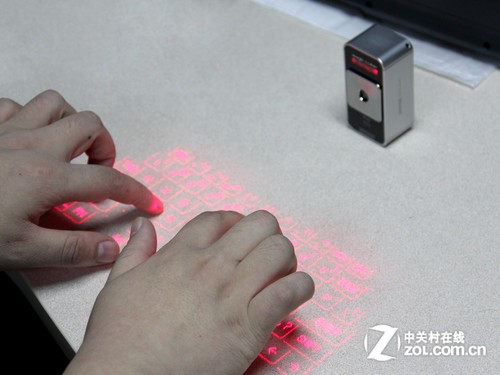 秒杀一切背光 史上最炫虚拟投影键盘评测 