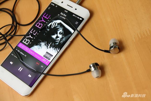 骁龙652曲面屏卖3698！vivo Xplay5首发评测