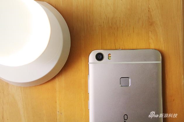 骁龙652曲面屏卖3698！vivo Xplay5首发评测