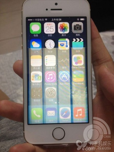 iphone5s花屏?iphone5s花屏处理方法?苹果5s屏幕出现条纹?iPhone 5s被爆屏幕问题 使用微信出现花