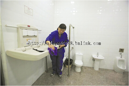 新生儿怎么护理?新生儿护理?第三卫生间隆重推出，内置婴儿护理台、婴儿安