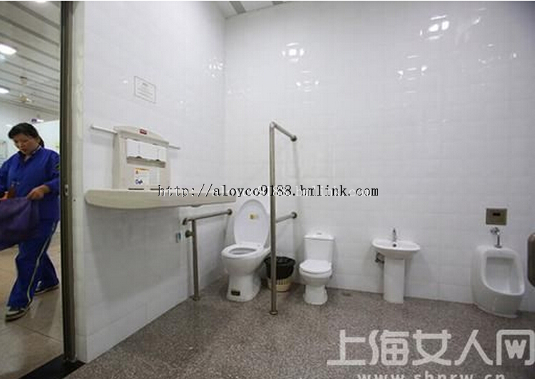新生儿怎么护理?新生儿护理?第三卫生间隆重推出，内置婴儿护理台、婴儿安