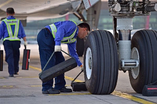 图：5月20日，飞机顺利抵京 摄影：李开颜